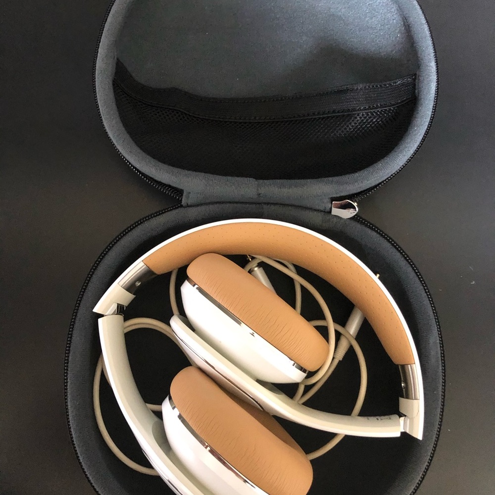Samsung white and cream headphones with case